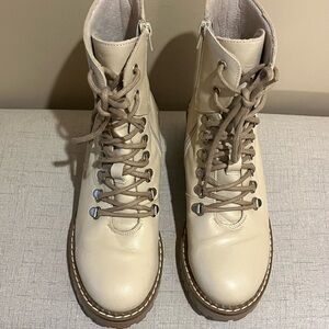 Bertuchi Almond/Cream Leather Lug Sole Lace-up Combat Boots, sz 7.5